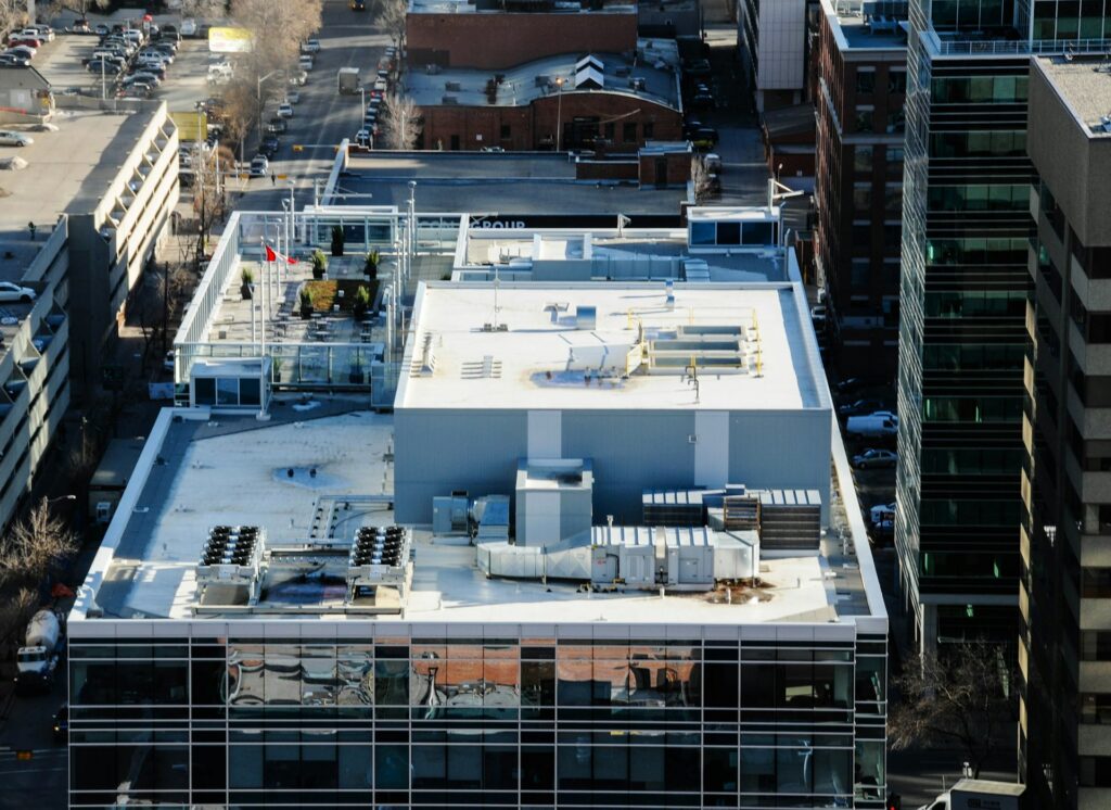 Commercial building with a flat white roof